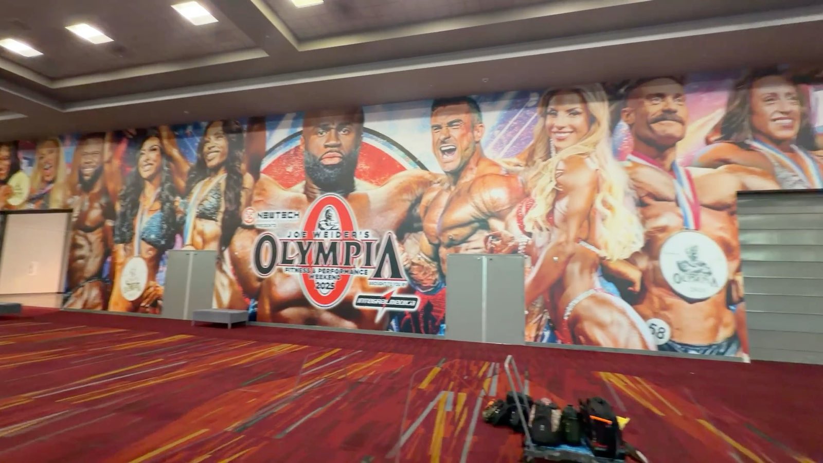 Video walking along the Mr. Olympia convention mural